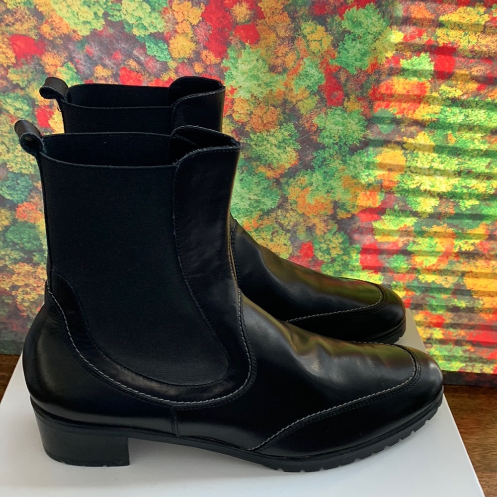 SALVATORE FERRAGAMO  LEATHER 8.5 ANKLE BOOT WORN ONCE